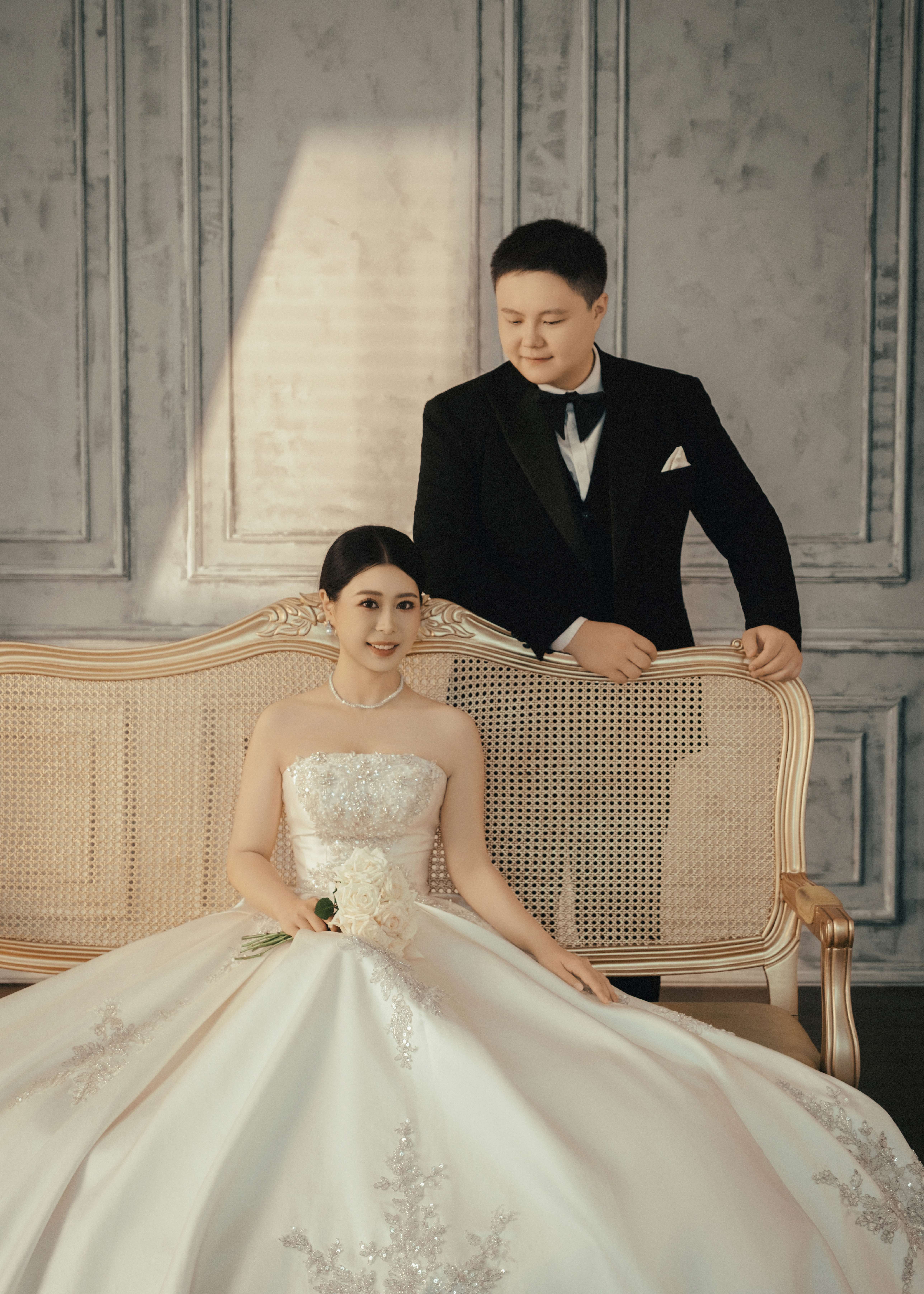 西装白纱（婚纱照）